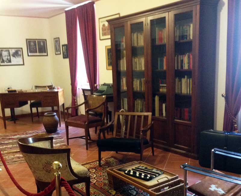 All'interno del museo Ignazio Silone a Pescina.